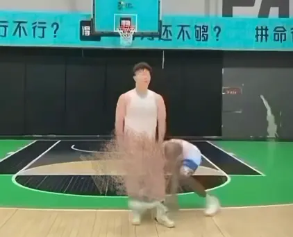 《牛教练的裤子》在线播放1080P画质-《牛教练的裤子》牛教练赛前放狠话结果被黑哥戏弄-无广告免费观看完整视频