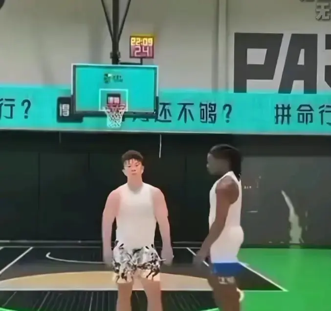 《牛教练的裤子》1080P高清播放-说好篮球友谊赛黑哥却掏出扳手，牛教练的裤子遭遇物理超度-《牛教练的裤子》免费观看